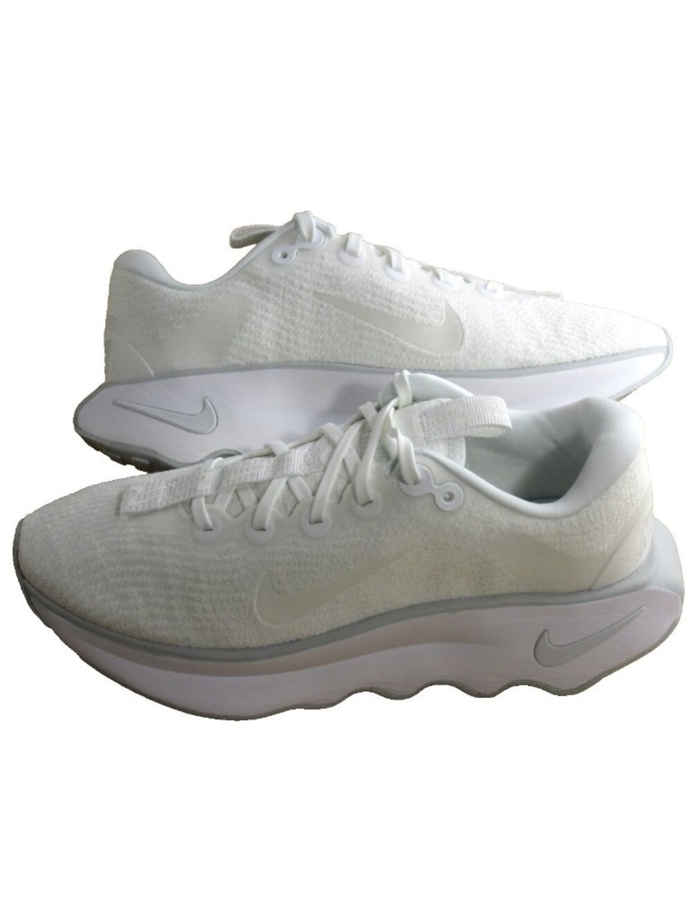 Women's Nike Motiva Walking Training Shoes White Summit White Size 7 NIB
